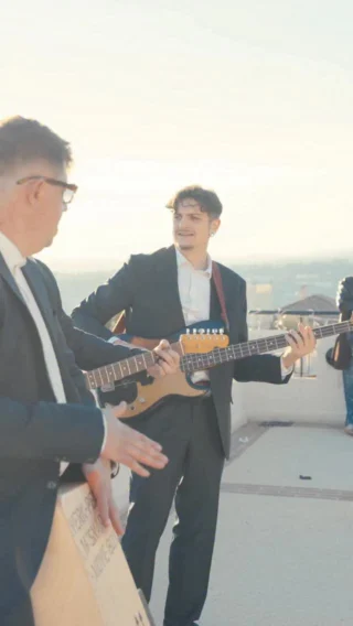 Blue skies, good vibes, groovy music, and your head shaking to the rhythm 🕺🏻

Proud member of @theroamingagency 💫

#luxuryweddings #destinationwedding #bridetobe #weddingmusic #luxuryweddingplanner